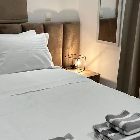 公寓 Arya Engomi Central Living Apt