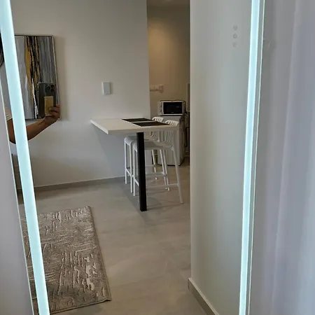 Arya Engomi Central Living Apt Διαμέρισμα *