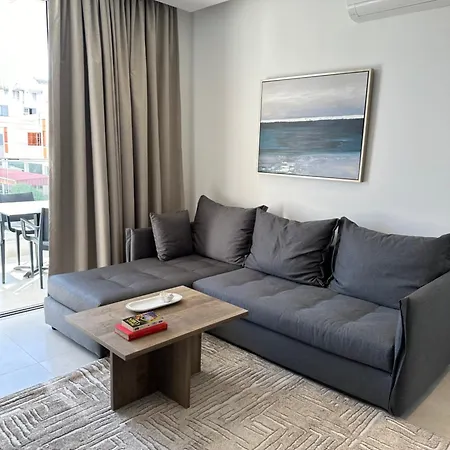 Arya Engomi Central Living Apt * Agios Dhometios